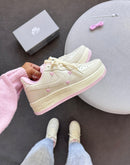Nike Air Force 1 Low Valentine’s Day – Off White / Rosa