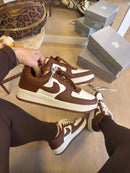 Nike Air Force 1 Low – Marrom / Off White (Luxo)