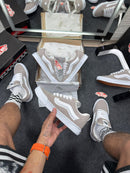 Tênis Vans Knu Skool Branco e Cinza