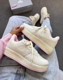 Nike Air Force 1 Low Valentine’s Day – Off White / Rosa